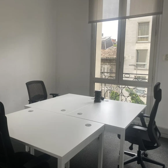 Bureau privé 13 m² 3 postes Location bureau Rue Edmond Michelet Bordeaux 33000 - photo 2