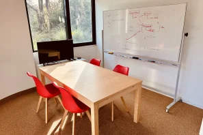 Open Space - 06250 - 8 postes - 190€