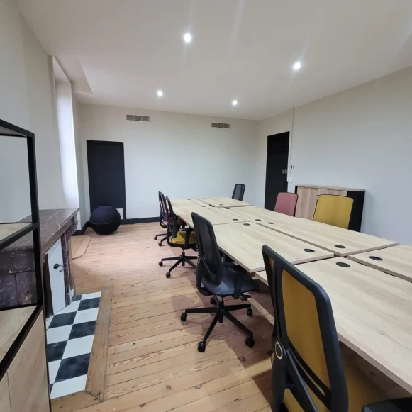 Bureau privé 29 m² 8 postes Coworking Rue Vital Carles Bordeaux 33000 - photo 4