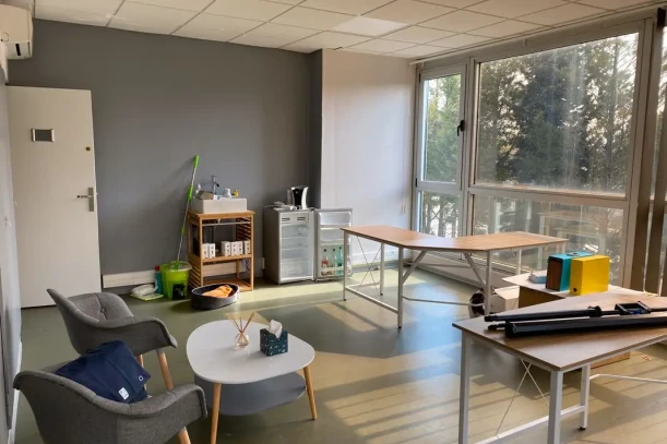 Bureau privé - 31770 - 3 postes - 534€