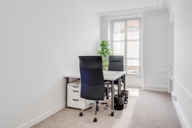 Bureau privé - 75008 - 3 postes - 1100€