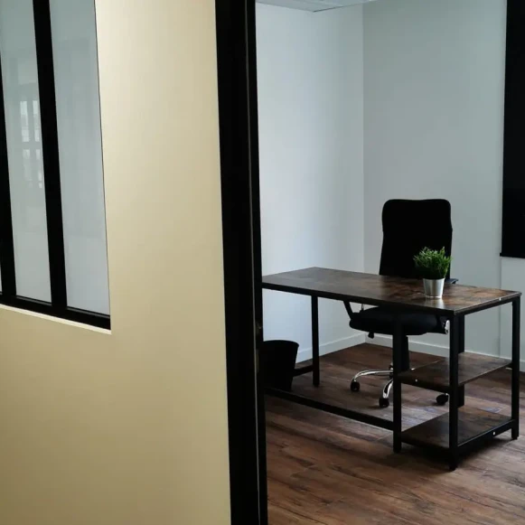 Bureau privé 12 m² 2 postes Coworking Place Michelet Tours 37000 - photo 1