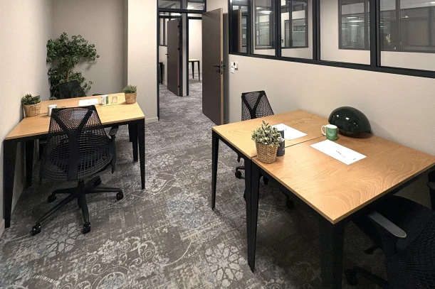 Bureau privé - 06000 - 4 postes - 950€