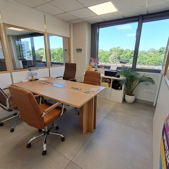 Bureau privé 16 m² 6 postes Location bureau Avenue Jean Jaurès Joinville-le-Pont 94340 - photo 1