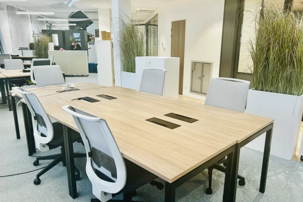 Open Space - 35000 - 28 postes - 220€