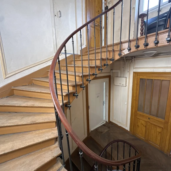 Bureau privé 15 m² 3 postes Location bureau Rue d'Hauteville Paris 75010 - photo 1