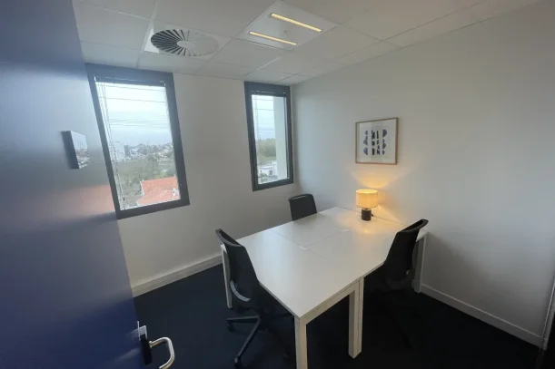Bureau privé - 44400 - 2 postes - 605€