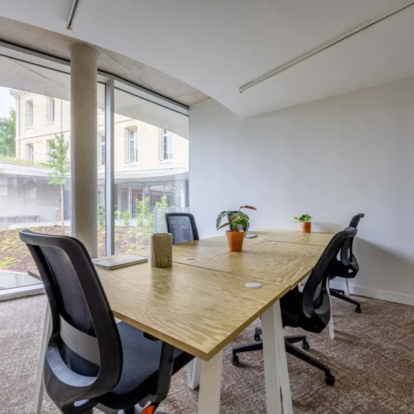 Bureau privé 15 m² 5 postes Coworking Boulevard Godard Bordeaux 33300 - photo 2
