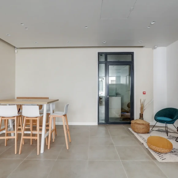 Bureau privé 63 m² 12 postes Location bureau Rue Saint-Marc Paris 75002 - photo 4