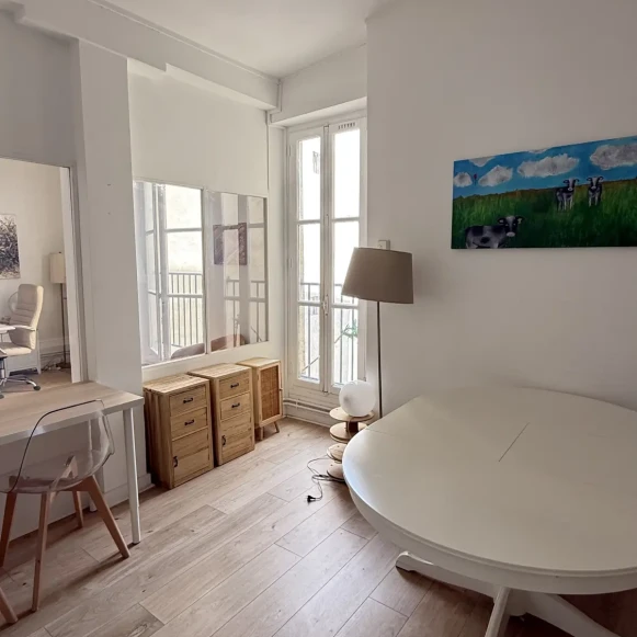 Bureau privé 13 m² 3 postes Location bureau Rue de Montmorency Paris 75003 - photo 2