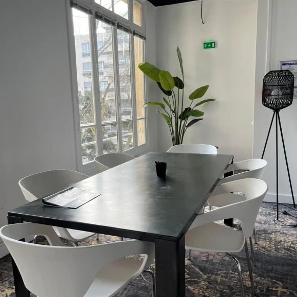 Bureau privé 10 m² 2 postes Coworking Boulevard Exelmans Paris 75016 - photo 4