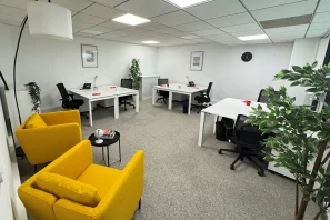 Bureau privé - 06560 - 6 postes - 1350€