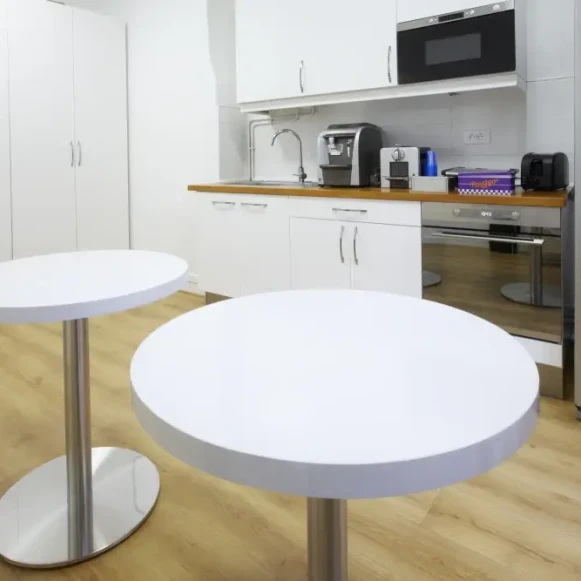 Bureau privé 25 m² 6 postes Coworking Rue Rougemont Paris 75009 - photo 4