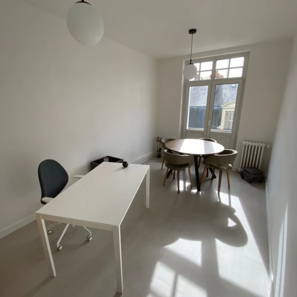 Bureau privé 15 m² 2 postes Coworking Rue d'Entraigues Tours 37000 - photo 2