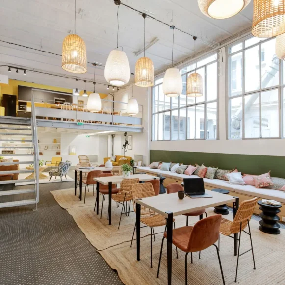 Espace indépendant 145 m² 20 postes Location bureau Rue Saint-Didier Paris 75016 - photo 1