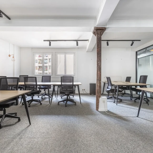 Espace indépendant 200 m² 36 postes Location bureau Rue Louis Blanc Paris 75010 - photo 1