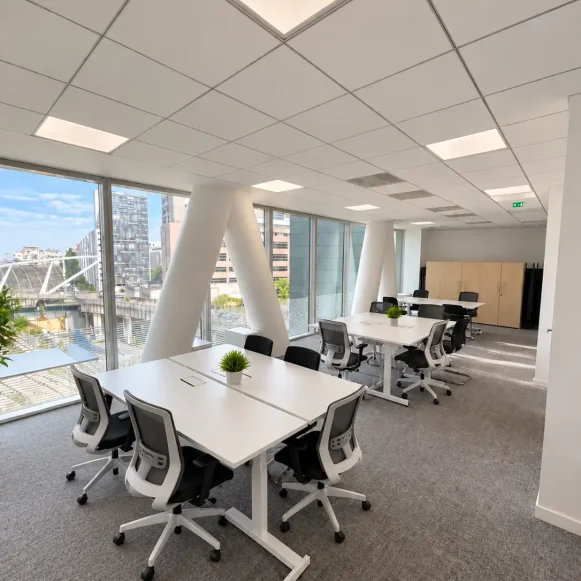 Open Space  10 postes Coworking Cours du Triangle Puteaux 92800 - photo 1