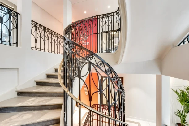 Bureau privé - 75008 - 12 postes - 9392€