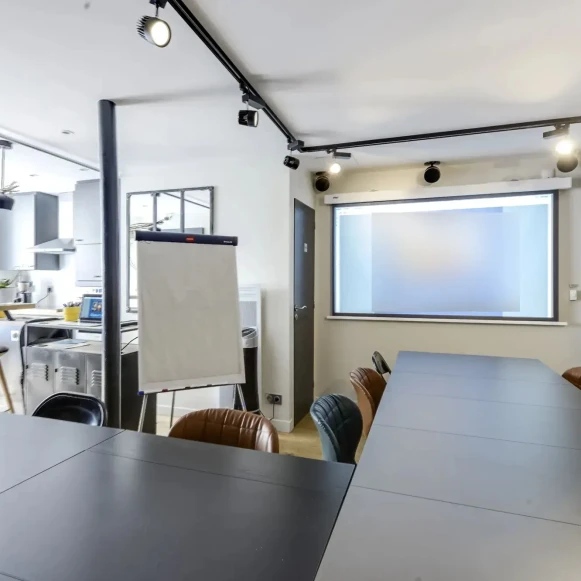 Espace indépendant 35 m² 8 postes Coworking Rue Godefroy Cavaignac Paris 75011 - photo 5