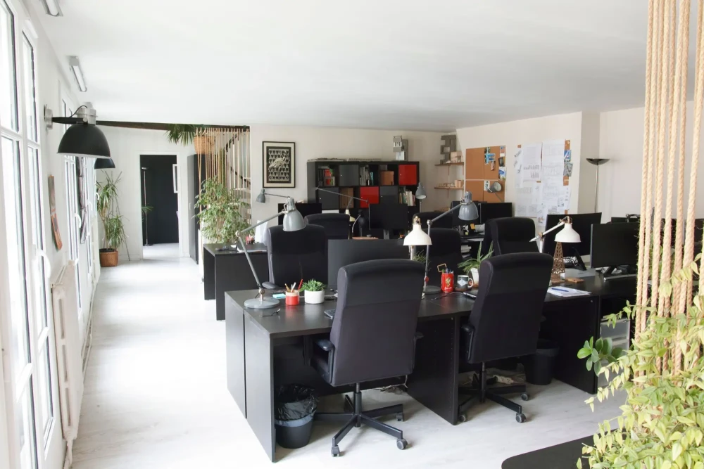 Open Space - 75011 - 5 postes - 300€