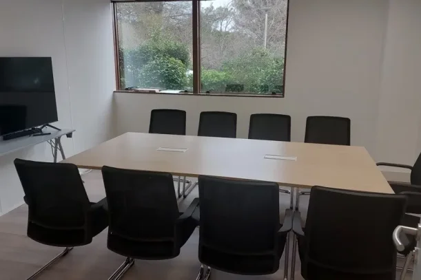Open Space - 13290 - 6 postes - 250€