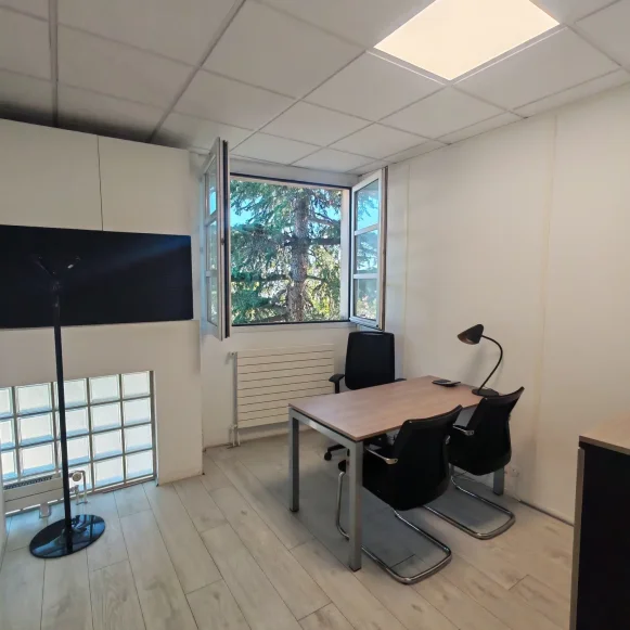 Bureau privé 9 m² 1 poste Location bureau Avenue Raspail Saint-Maur-des-Fossés 94100 - photo 1