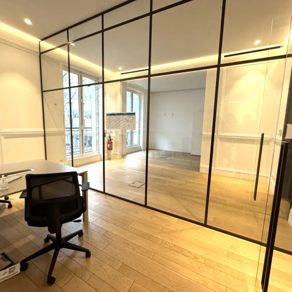 Espace indépendant 247 m² 32 postes Location bureau Avenue Franklin Delano Roosevelt Paris 75008 - photo 3