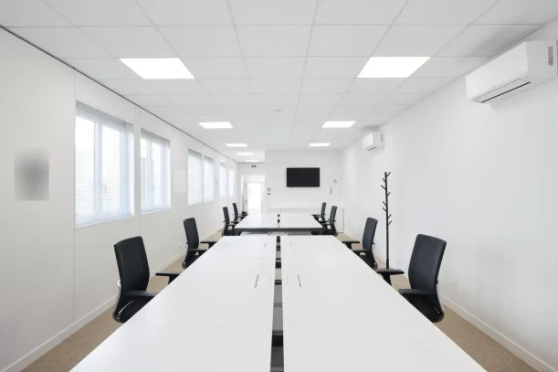 Espace indépendant - 93100 - 12 postes - 3550€