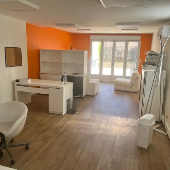 Bureau privé 60 m² 6 postes Location bureau Rue de la Croix Nanterre 92000 - photo 2