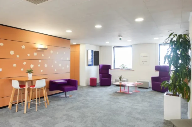 Open Space - 59800 - 5 postes - 240€