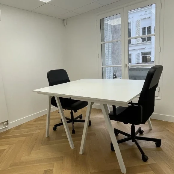 Bureau privé 9 m² 2 postes Coworking Rue Royale Paris 75008 - photo 1