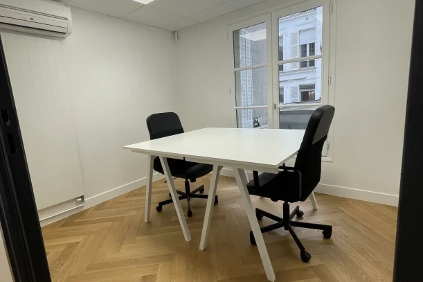 Bureau privé - 75008 - 2 postes - 990€