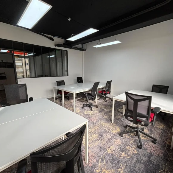 Bureau privé 25 m² 8 postes Coworking Boulevard Exelmans Paris 75016 - photo 1