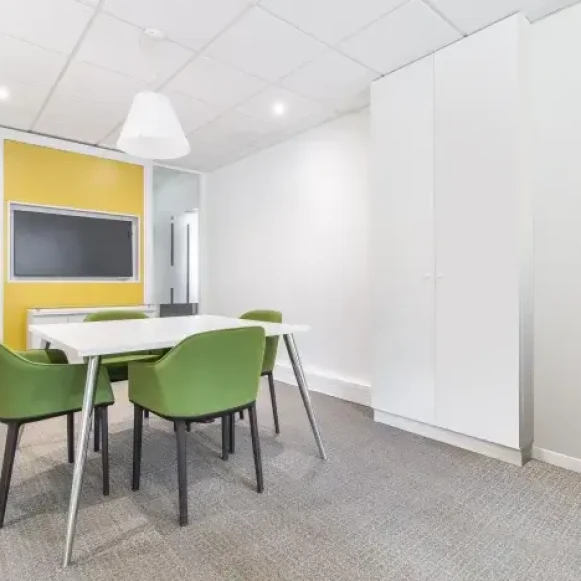 Bureau privé 150 m² 30 postes Coworking Rue Gaston Boyer Reims 51100 - photo 2