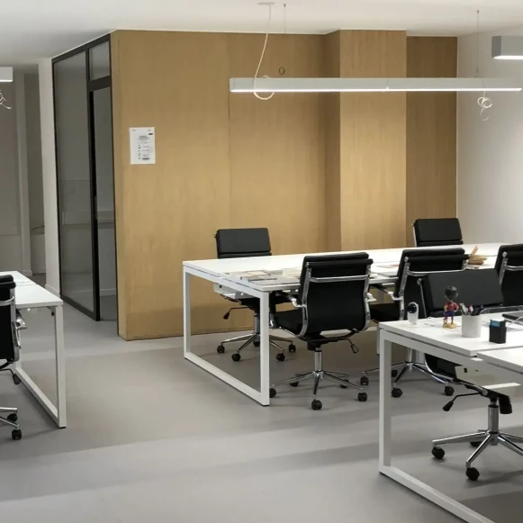 Bureau privé 80 m² 16 postes Coworking Rue Chanzy Paris 75011 - photo 1