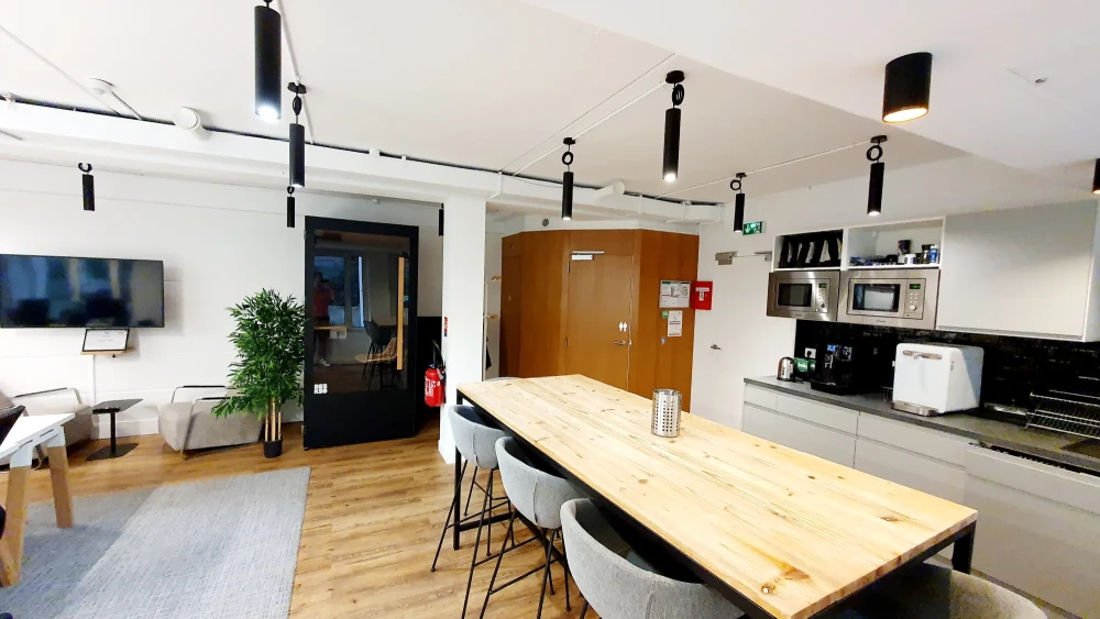 Espace indépendant - 75008 - 14 postes - 8000€