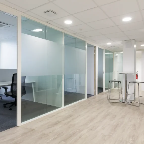 Bureau privé 30 m² 5 postes Location bureau Quai des Carrières Charenton-le-Pont 94220 - photo 1