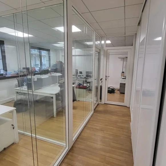 Bureau privé 23 m² 4 postes Coworking Rue Louise Michel Levallois-Perret 92300 - photo 6