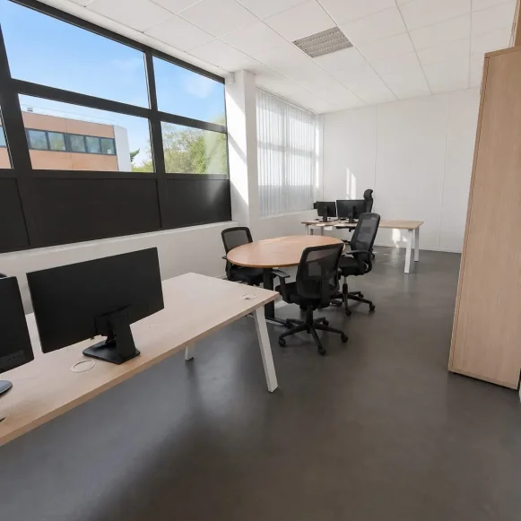 Bureau privé 125 m² 26 postes Location bureau Square Benjamin Franklin Montigny-le-Bretonneux 78180 - photo 9
