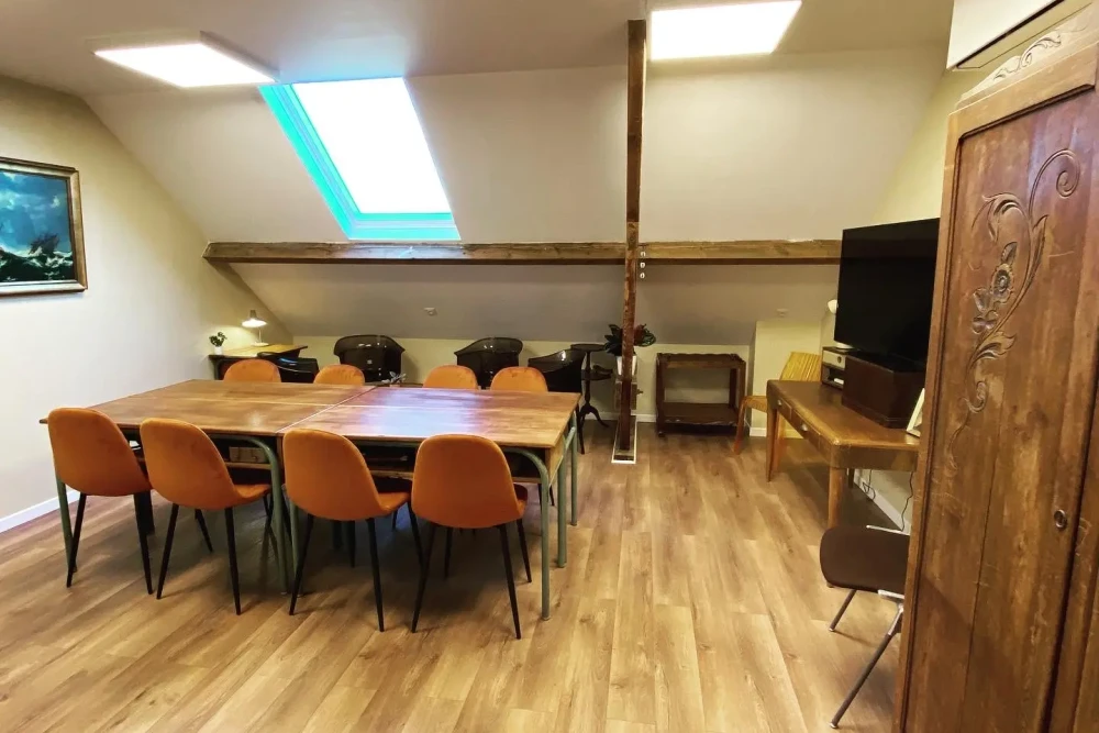 Open Space - 44200 - 3 postes - 280€