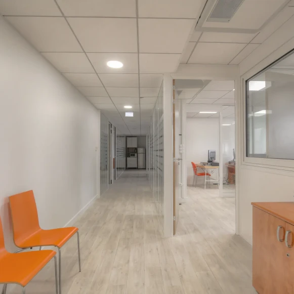 Bureau privé 9 m² 2 postes Location bureau Cours Albert Thomas Lyon 69008 - photo 3