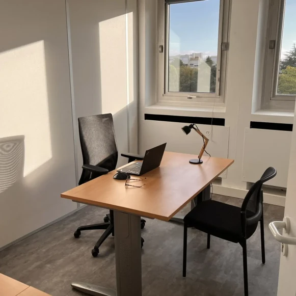 Bureau privé 10 m² 1 poste Coworking Avenue de l'Amiral Lemonnier Marly-le-Roi 78160 - photo 1