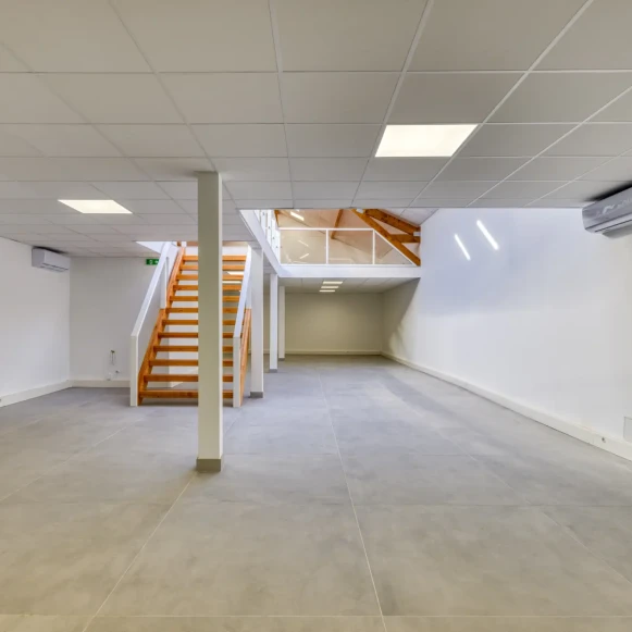 Espace indépendant 219 m² 40 postes Location bureau Rue Hoche Malakoff 92240 - photo 3