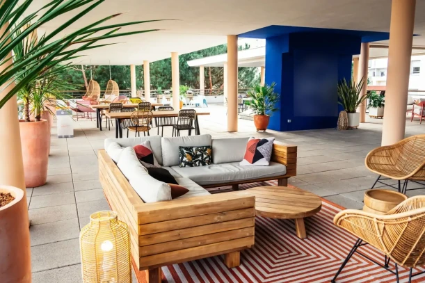 Open Space - 33300 - 7 postes - 299€