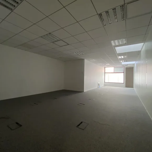 Bureau privé 20 m² 8 postes Location bureau Rue Fructidor Paris 75017 - photo 2