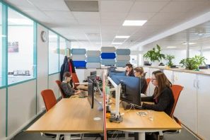 Open Space - 33300 - 12 postes - 350€