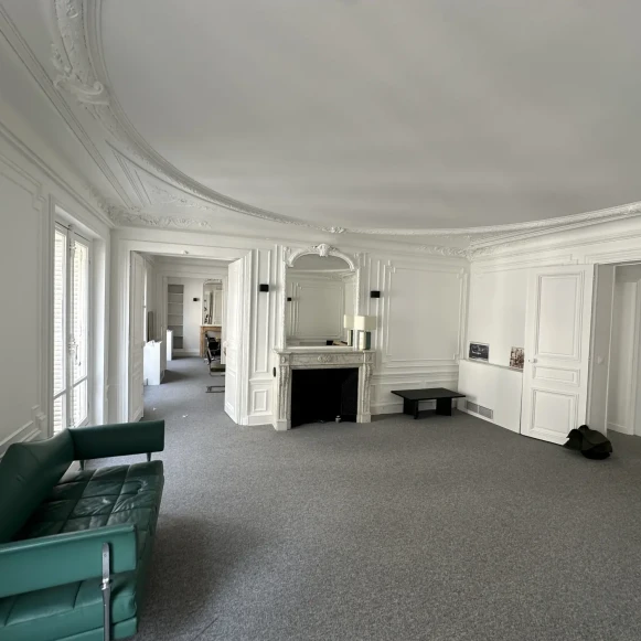 Espace indépendant 175 m² 27 postes Location bureau Rue d'Argenteuil Paris 75001 - photo 3