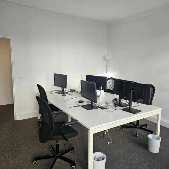 Bureau privé 20 m² 4 postes Location bureau Rue du Faubourg Poissonnière Paris 75010 - photo 3