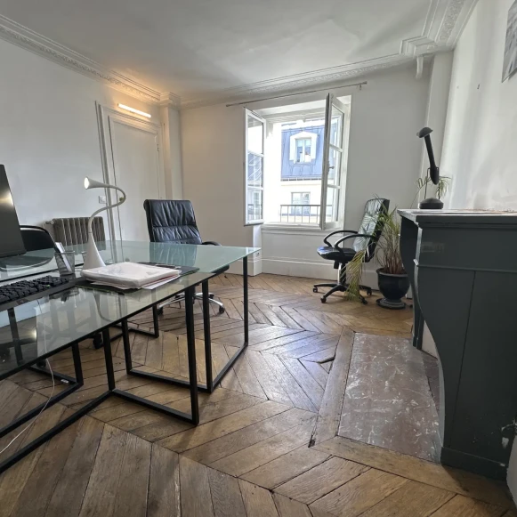 Bureau privé 15 m² 3 postes Location bureau Rue d'Hauteville Paris 75010 - photo 1