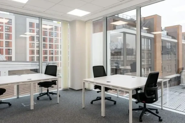 Bureau privé - 06410 - 8 postes - 2704€